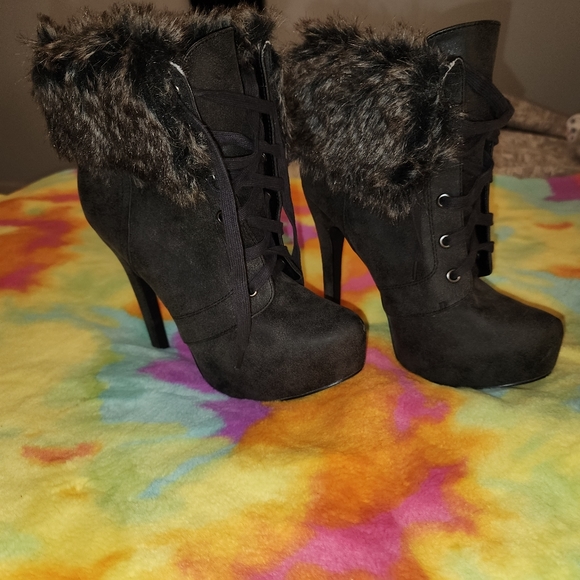 7.5 fuzzy high-heeled booties in brown - Picture 4 of 5